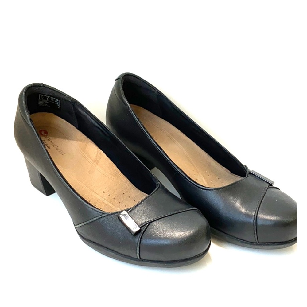 Size 5 black leather Clarks Low Heel